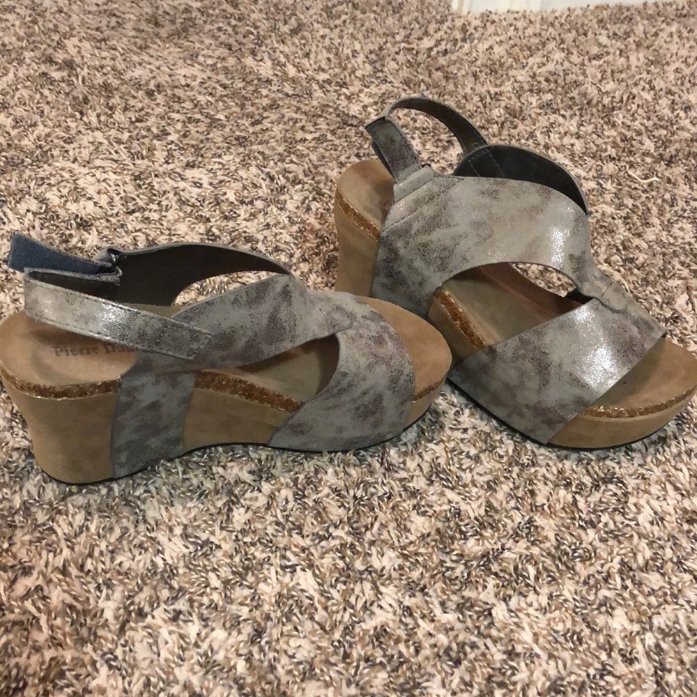 Cute wedge sandal. Original sticker on bottom!